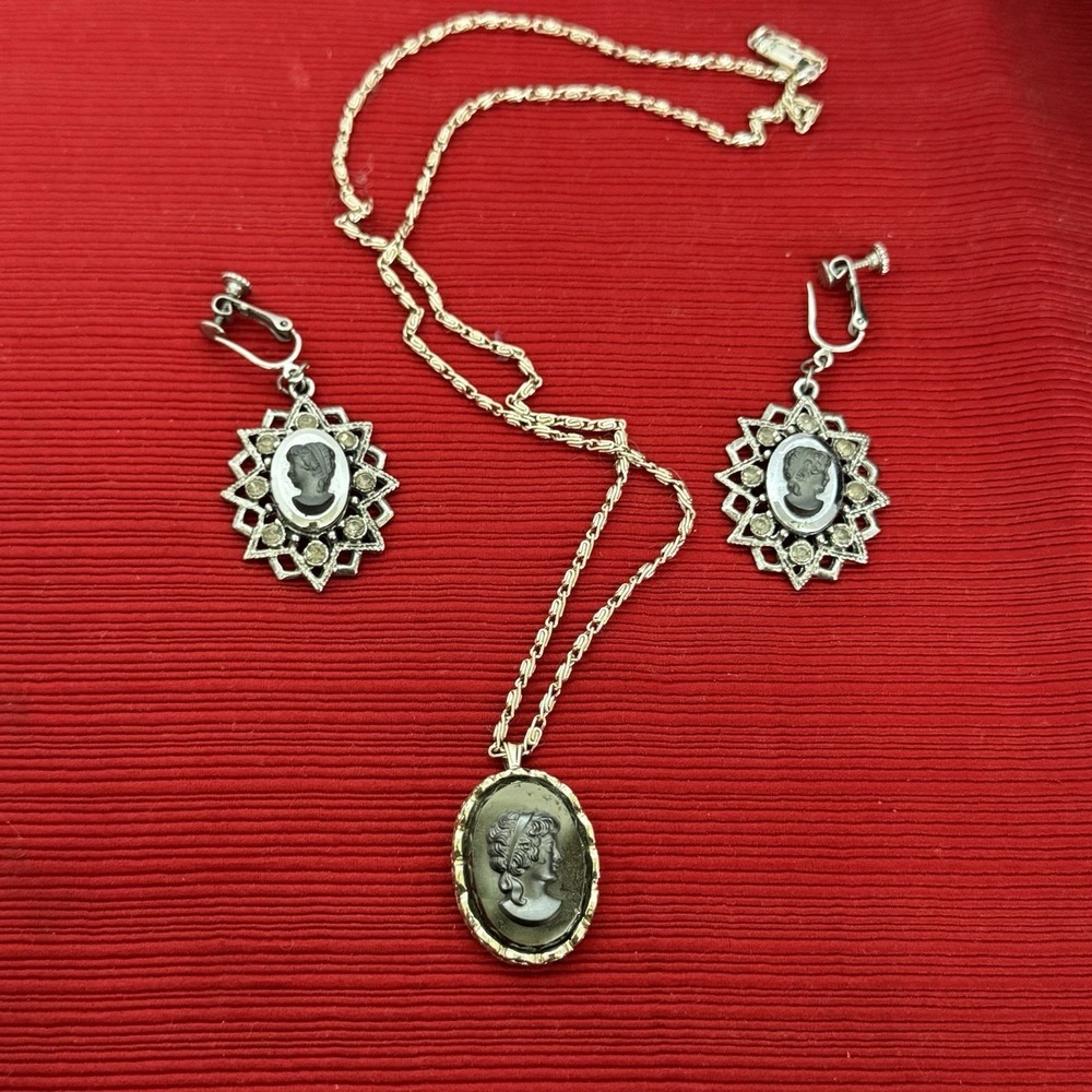 Vintage Black Glass Intaglio Cameo Necklace With Matching Earrings